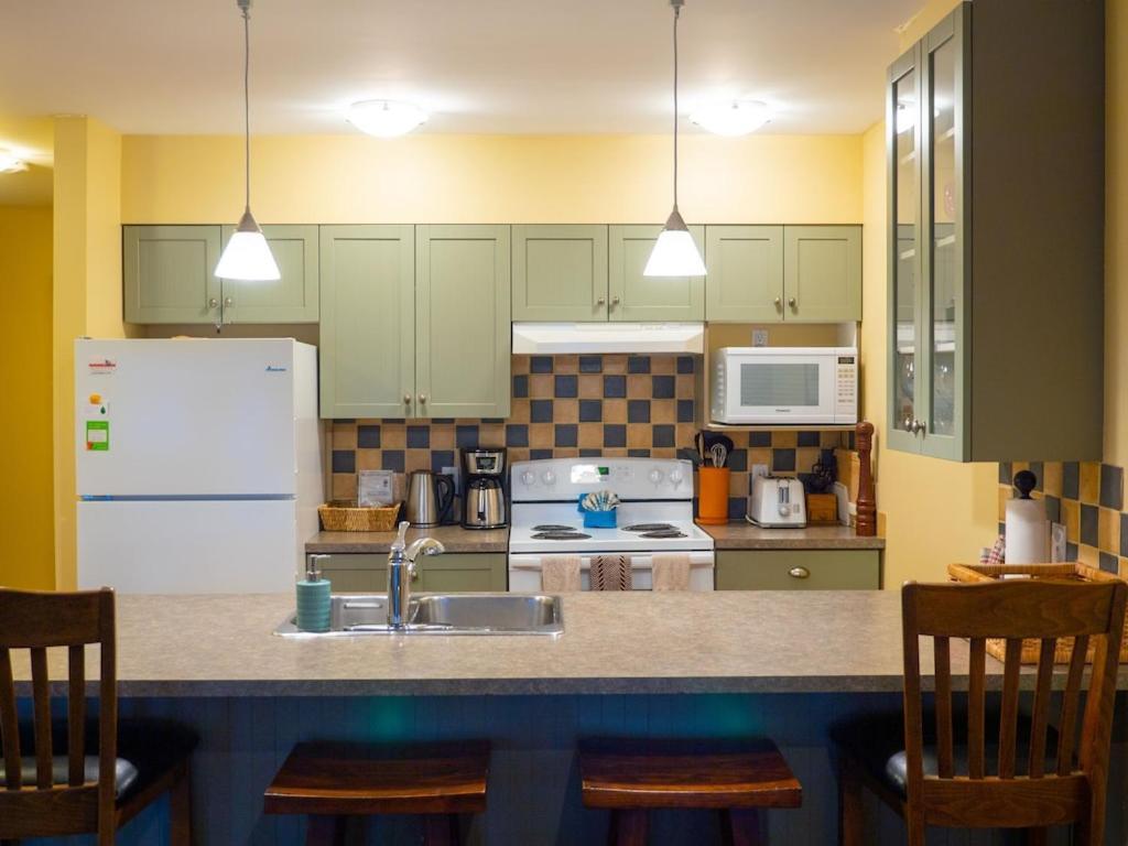 Waterfront View Of The Inlet, Short Walk To Town Apartment Tofino Ngoại thất bức ảnh