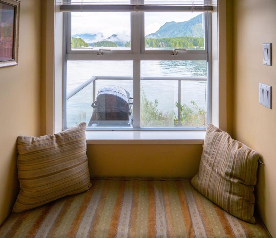 Waterfront View Of The Inlet, Short Walk To Town Apartment Tofino Ngoại thất bức ảnh